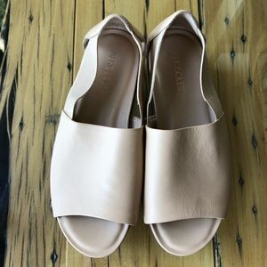 Aerosoles Hour Glass TAN LEATHER FLATS Sandals SZ 8.5 NWOT